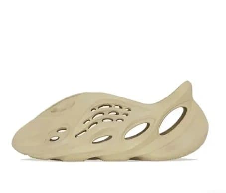 Ad.idas ori.ginals Ye.ezy Fo.am Run.ner